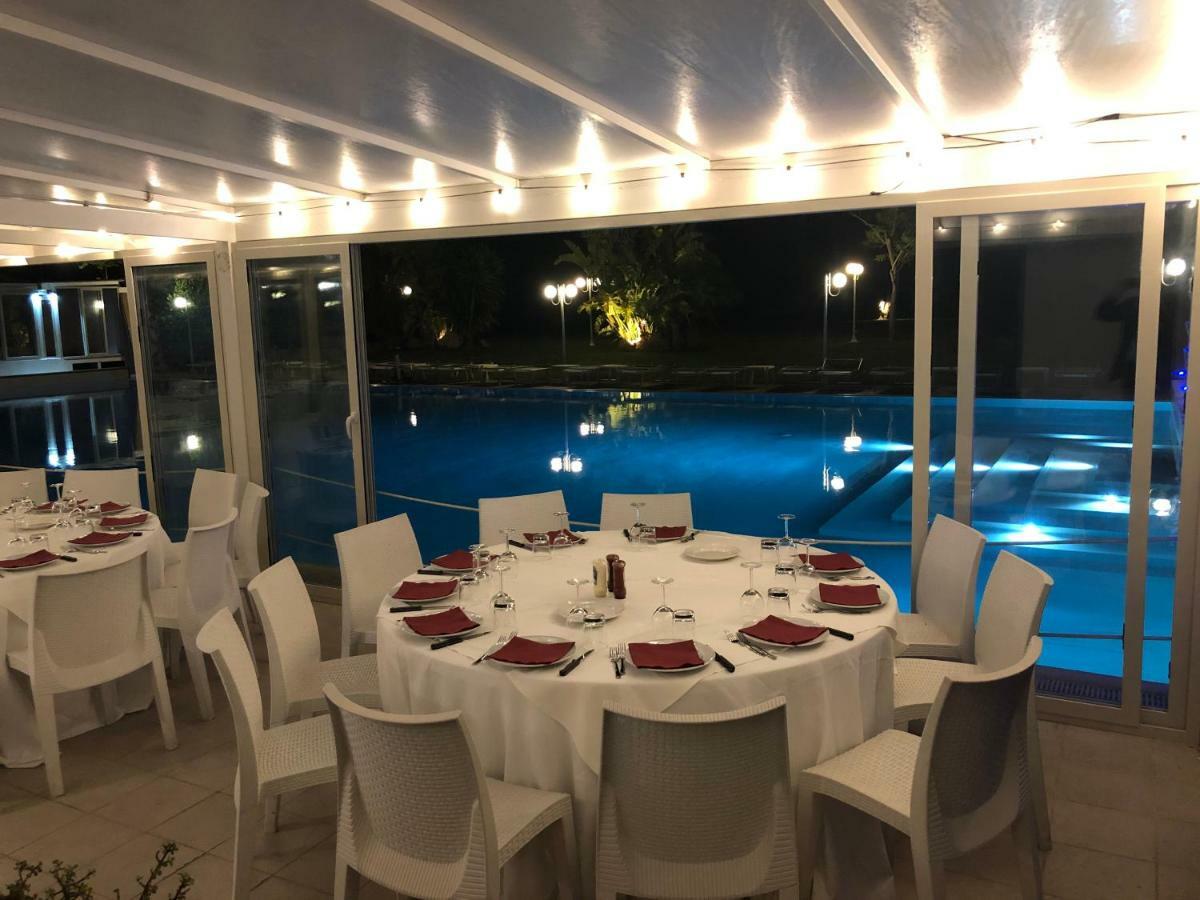 Valle Di Mare Country Resort Фонтане-Б'янке Екстер'єр фото